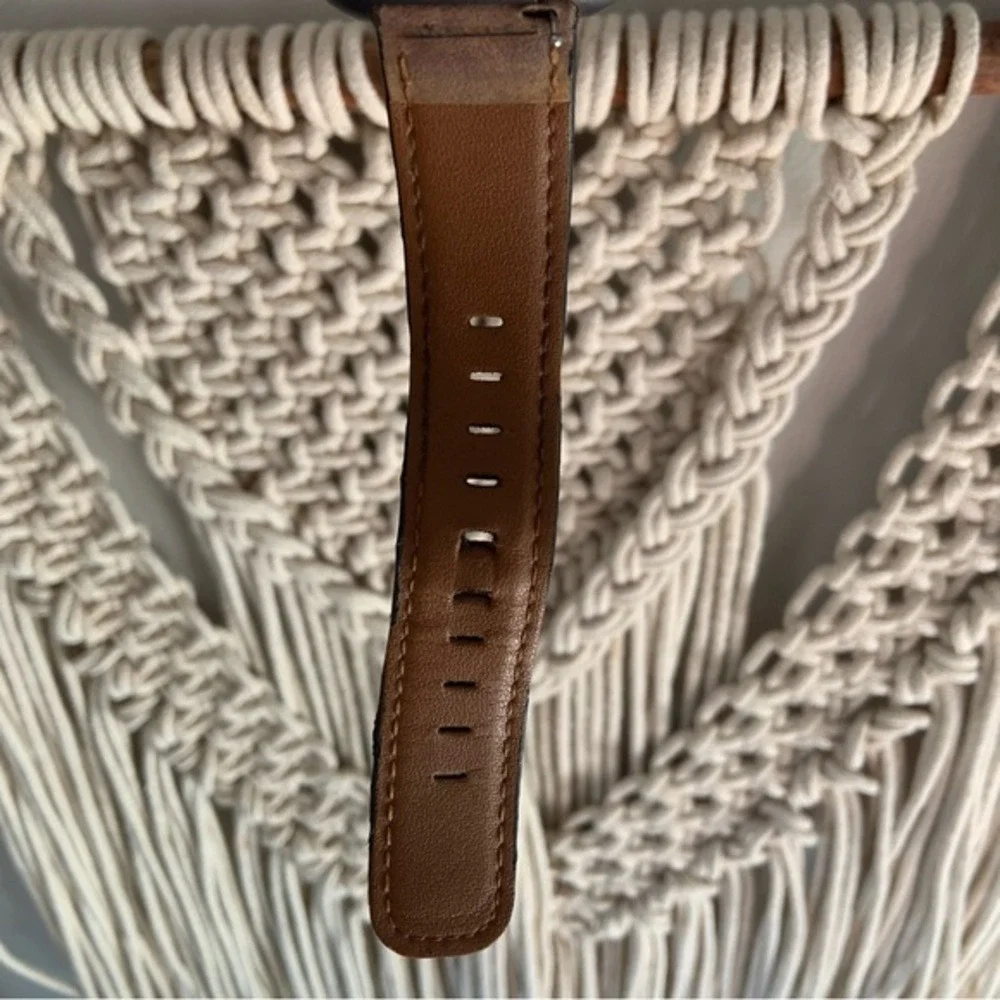 FITBIT‎ Versa 2 Smartwatch With Leather Band and Charger